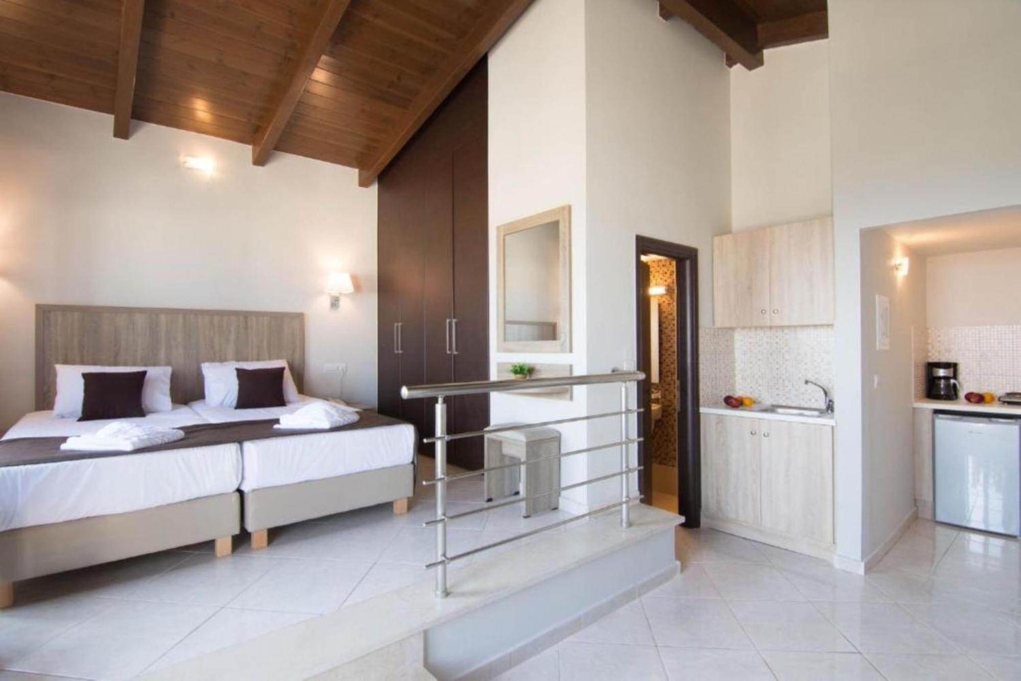 Carisa Suites And Apartments Maleme  Bagian luar foto