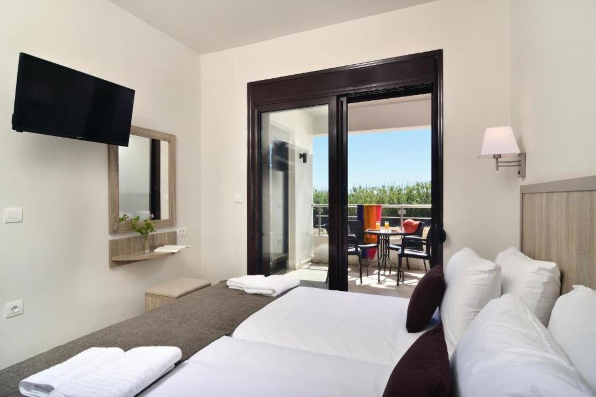 Carisa Suites And Apartments Maleme  Bagian luar foto