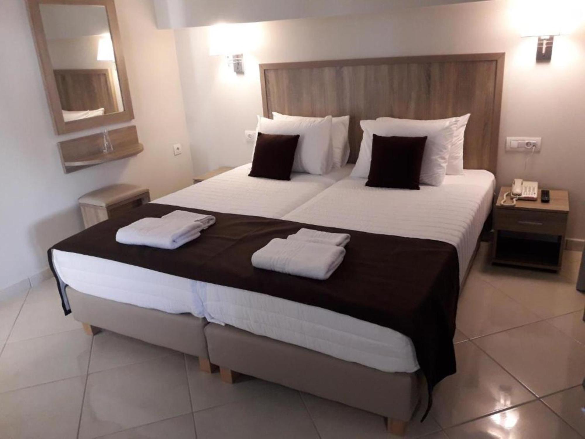 Carisa Suites And Apartments Maleme  Bagian luar foto