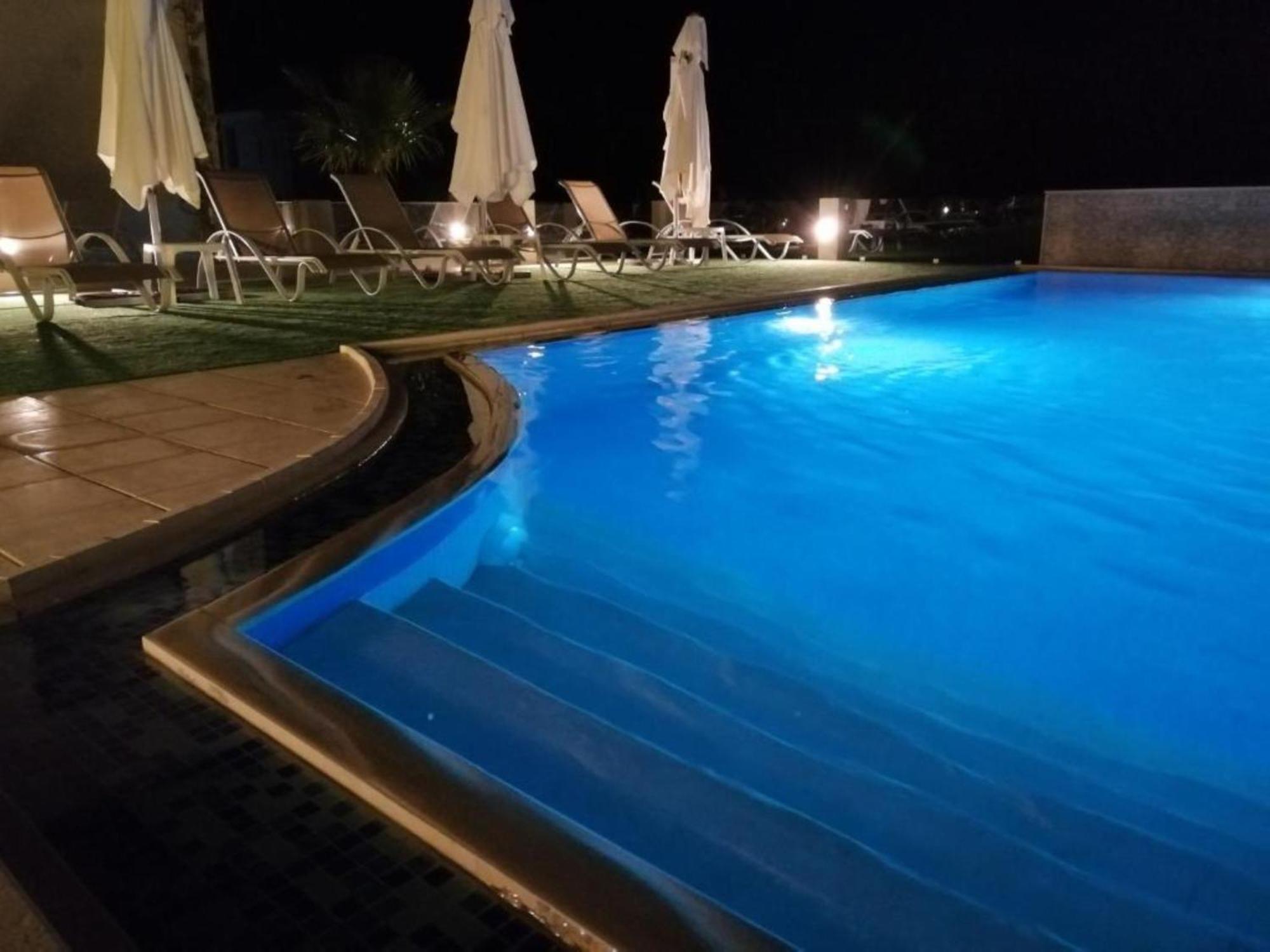 Carisa Suites And Apartments Maleme  Bagian luar foto